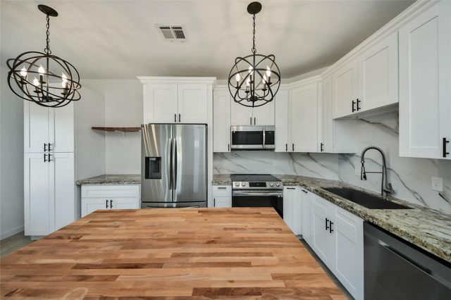 450 Road 5512, Cleveland, TX 77327