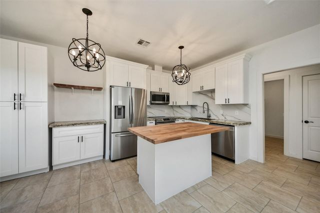 450 Road 5512, Cleveland, TX 77327