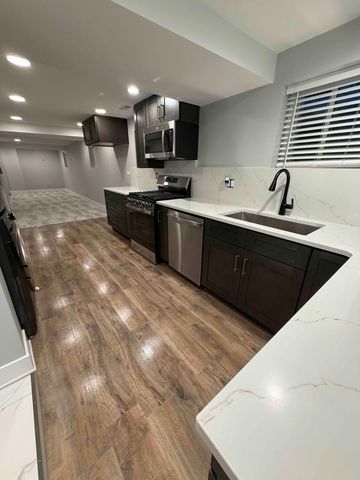 2221 W 21st Place BR, Chicago, IL 60608