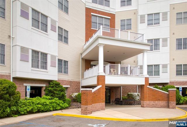 189 Forest Avenue 411, Paramus, NJ 07652