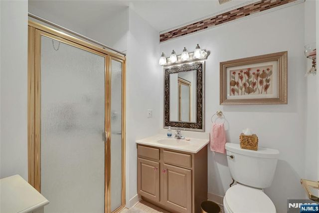 189 Forest Avenue 411, Paramus, NJ 07652