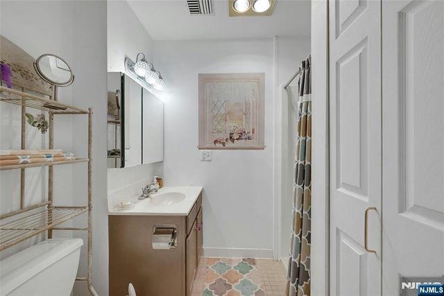 189 Forest Avenue 411, Paramus, NJ 07652