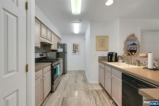 189 Forest Avenue 411, Paramus, NJ 07652