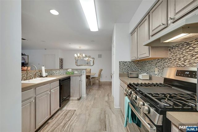 189 Forest Avenue 411, Paramus, NJ 07652