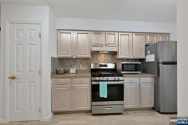 189 Forest Avenue 411, Paramus, NJ 07652
