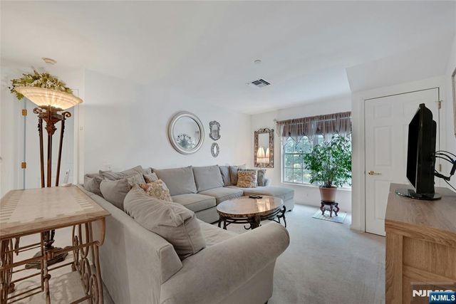 189 Forest Avenue 411, Paramus, NJ 07652