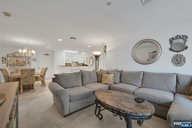 189 Forest Avenue 411, Paramus, NJ 07652