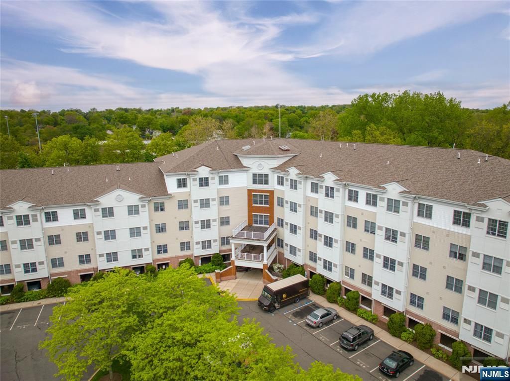189 Forest Avenue 411, Paramus, NJ 07652