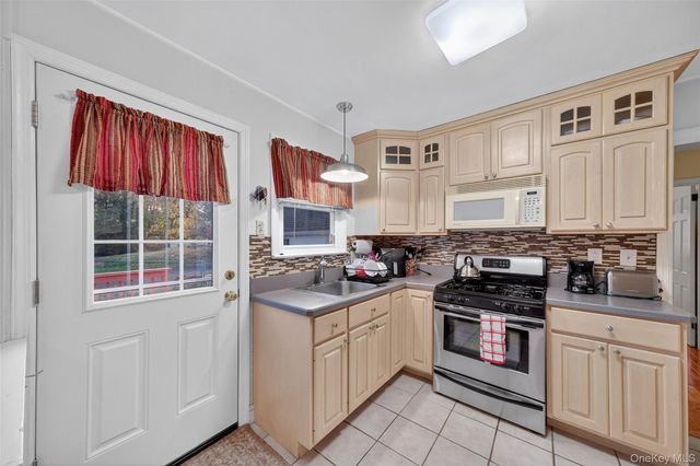 14 Ruppert Road, Poughkeepsie, NY 12603