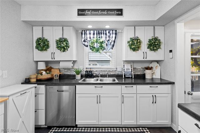 23947 Lebern Drive, North Olmsted, OH 44070