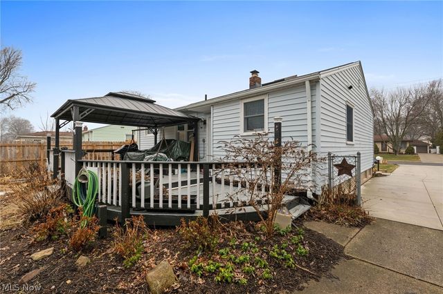 23947 Lebern Drive, North Olmsted, OH 44070