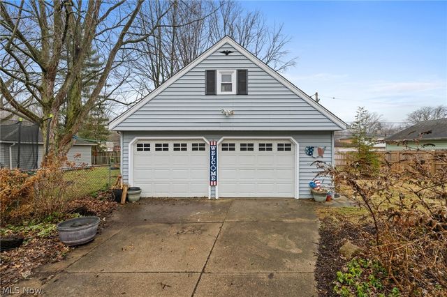 23947 Lebern Drive, North Olmsted, OH 44070