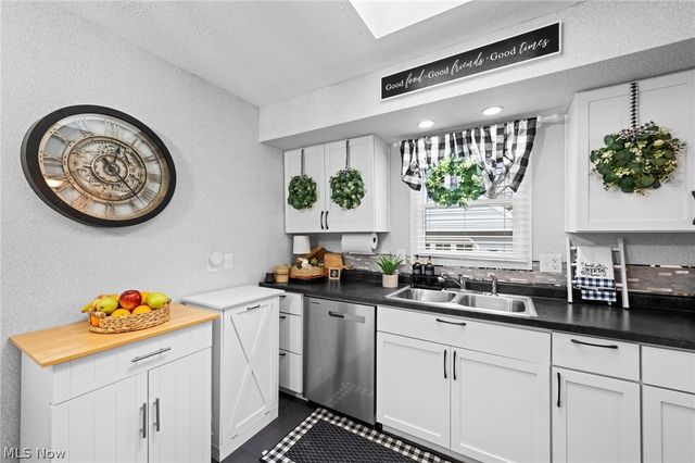 23947 Lebern Drive, North Olmsted, OH 44070