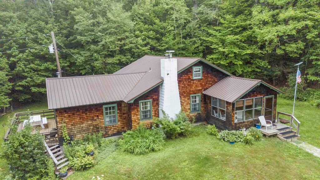 1966 Thompsonburg Road, Londonderry, VT 05155