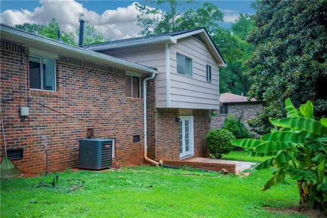 5856 Oakleaf Drive, Stone Mountain, GA 30087