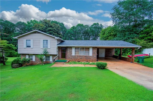 5856 Oakleaf Drive, Stone Mountain, GA 30087