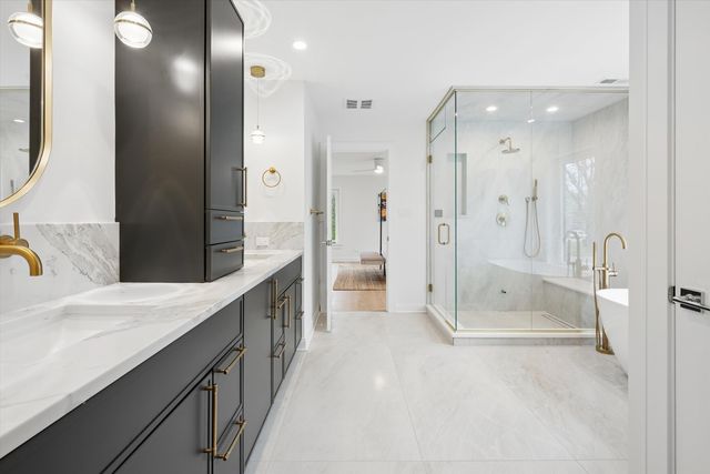 3031 Indianwood Road, Wilmette, IL 60091