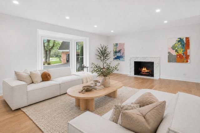 3031 Indianwood Road, Wilmette, IL 60091
