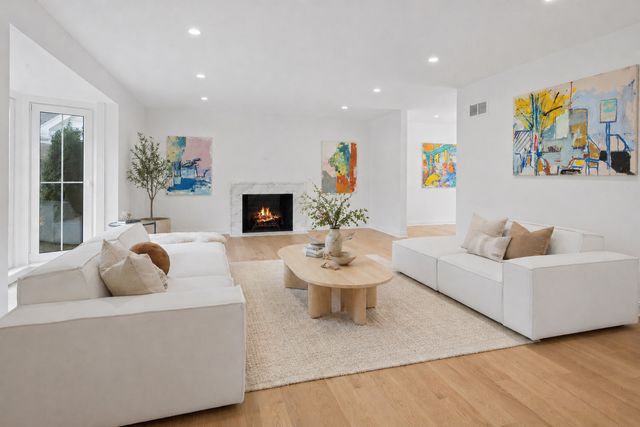 3031 Indianwood Road, Wilmette, IL 60091