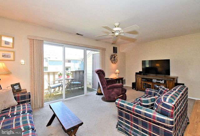 216 STOCKTON CT, North Wales, PA 19454