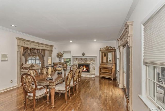 21 Chauncey Place, Woodbury, NY 11797