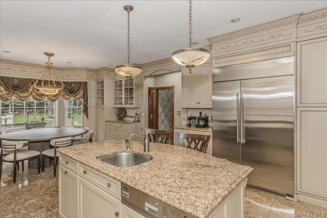 21 Chauncey Place, Woodbury, NY 11797