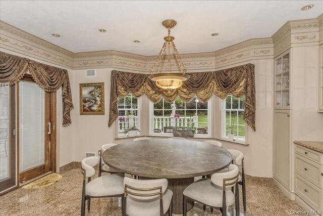 21 Chauncey Place, Woodbury, NY 11797