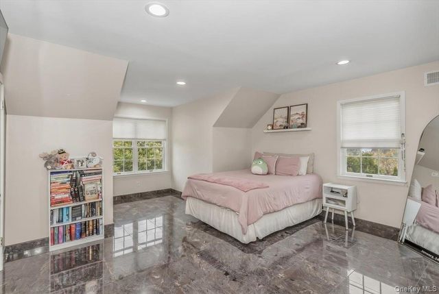 21 Chauncey Place, Woodbury, NY 11797