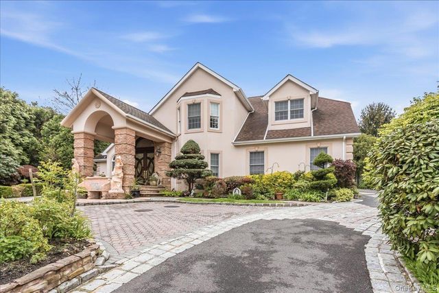 21 Chauncey Place, Woodbury, NY 11797