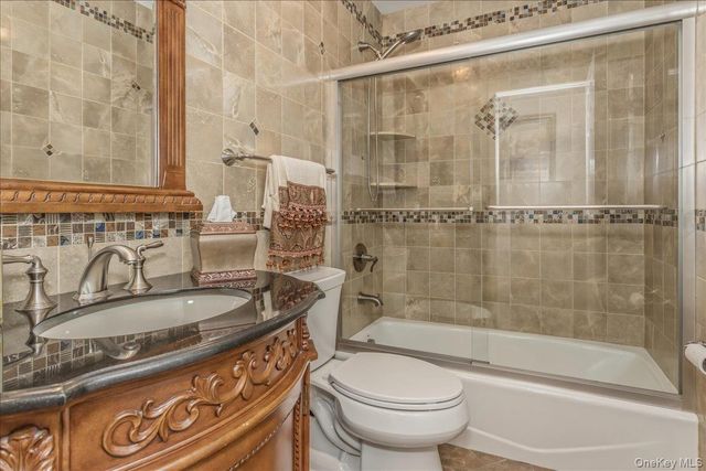21 Chauncey Place, Woodbury, NY 11797