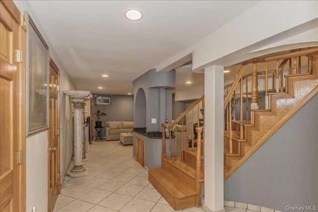 21 Chauncey Place, Woodbury, NY 11797