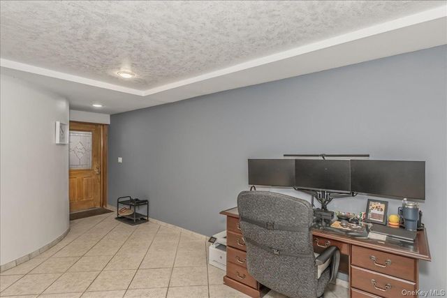 21 Chauncey Place, Woodbury, NY 11797