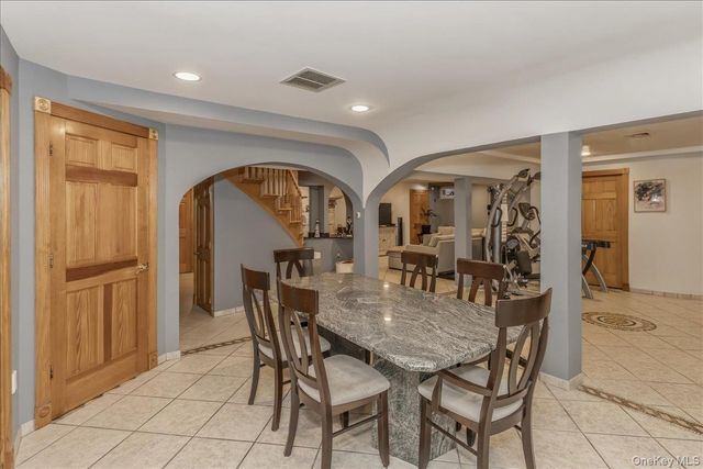 21 Chauncey Place, Woodbury, NY 11797