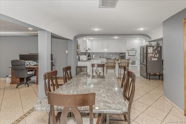 21 Chauncey Place, Woodbury, NY 11797