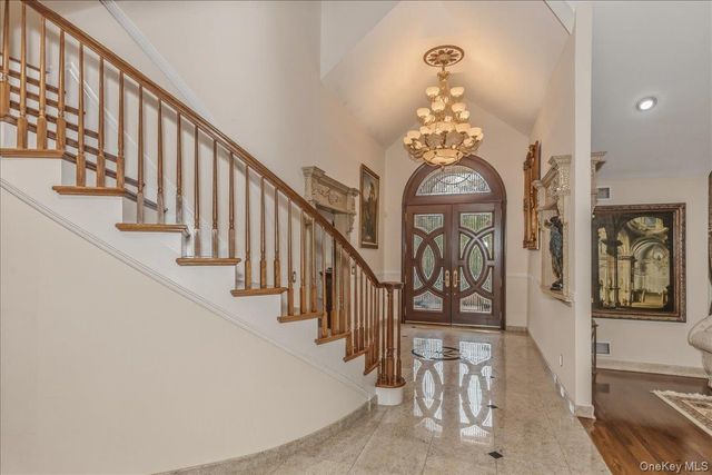 21 Chauncey Place, Woodbury, NY 11797
