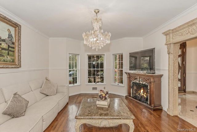21 Chauncey Place, Woodbury, NY 11797