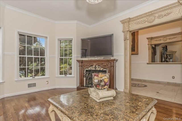 21 Chauncey Place, Woodbury, NY 11797