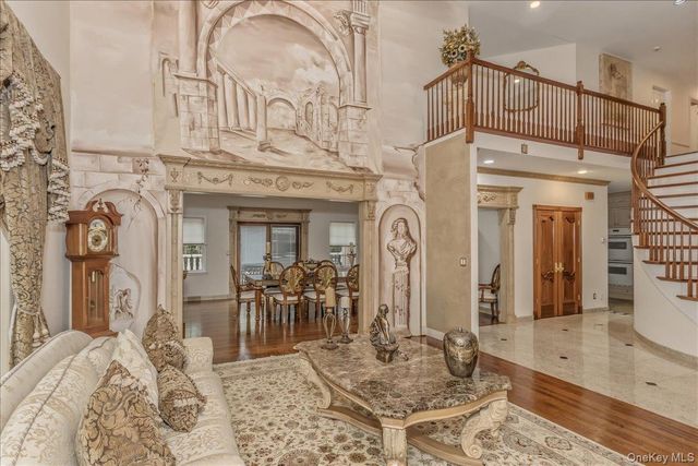21 Chauncey Place, Woodbury, NY 11797