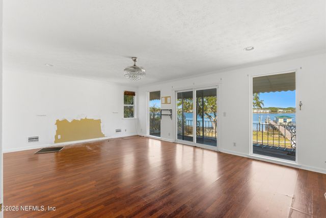 8243 CONCORD Boulevard E, Jacksonville, FL 32208