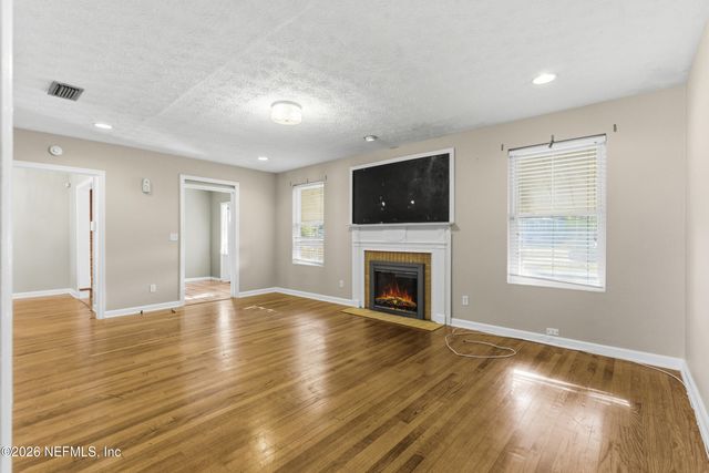 8243 CONCORD Boulevard E, Jacksonville, FL 32208