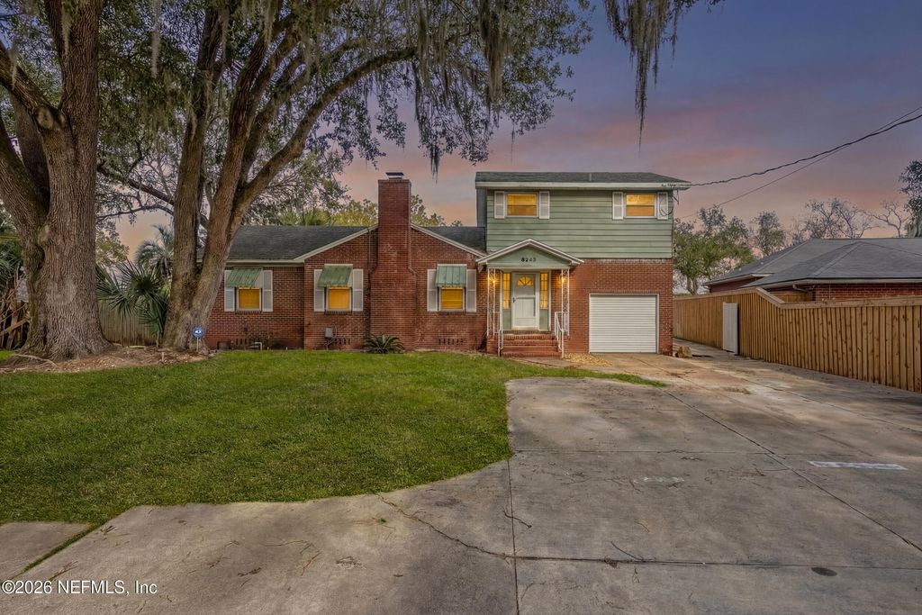 8243 CONCORD Boulevard E, Jacksonville, FL 32208