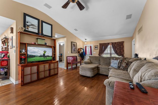 160 Yates Avenue, Reeds Spring, MO 65737