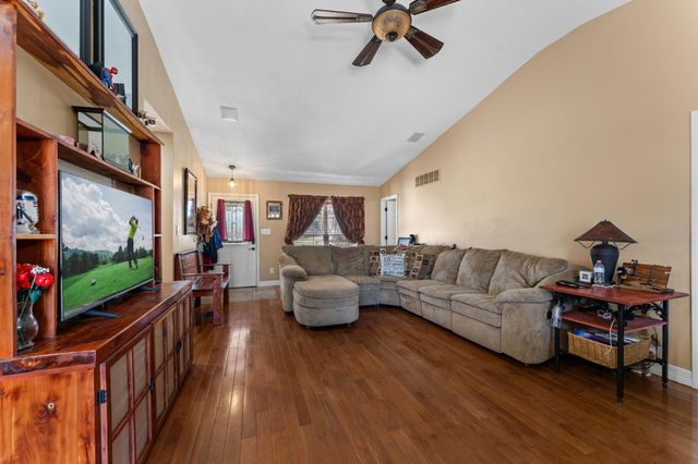 160 Yates Avenue, Reeds Spring, MO 65737