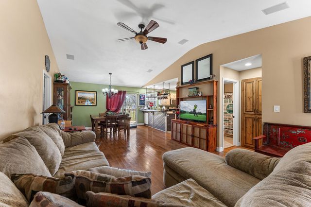 160 Yates Avenue, Reeds Spring, MO 65737
