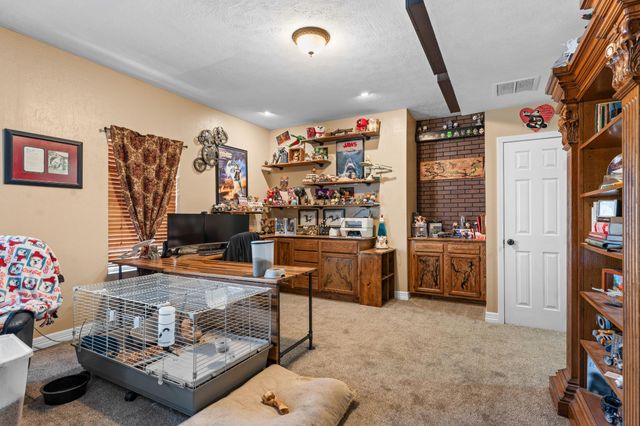 160 Yates Avenue, Reeds Spring, MO 65737