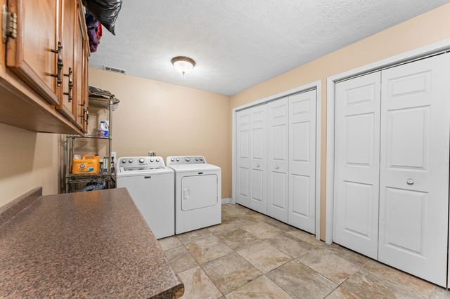 160 Yates Avenue, Reeds Spring, MO 65737