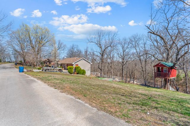 160 Yates Avenue, Reeds Spring, MO 65737
