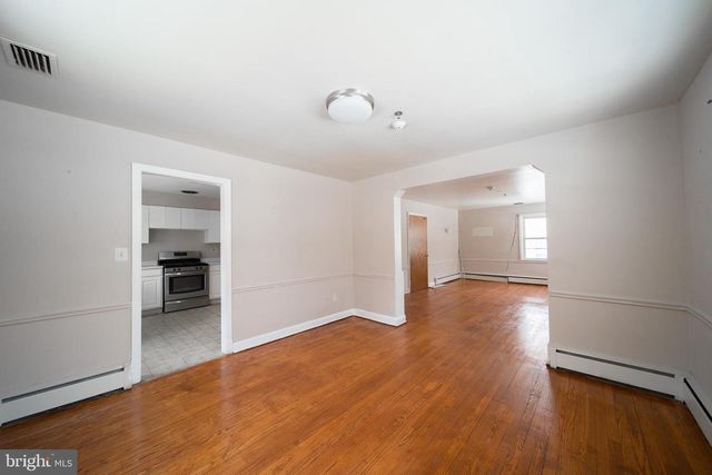 8020 EASTERN AVE NW, Washington, DC 20012