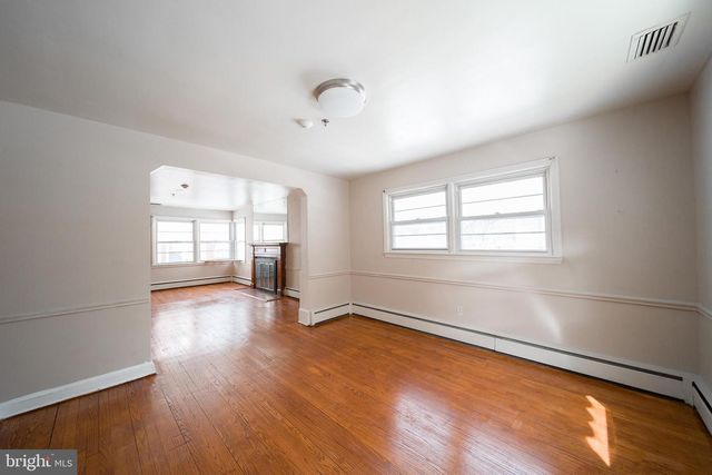 8020 EASTERN AVE NW, Washington, DC 20012