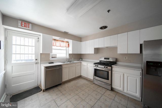 8020 EASTERN AVE NW, Washington, DC 20012